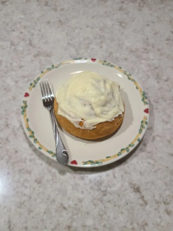 large-cinnamon-roll-on-a-dinner-plate